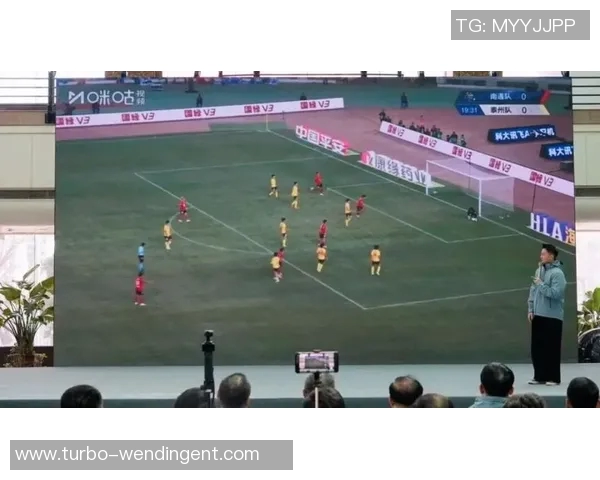 央视体育足球解说带你领略精彩赛事瞬间与球员背后的故事 央视体育足球解说带你领略精彩赛事瞬间与球员背后的故事