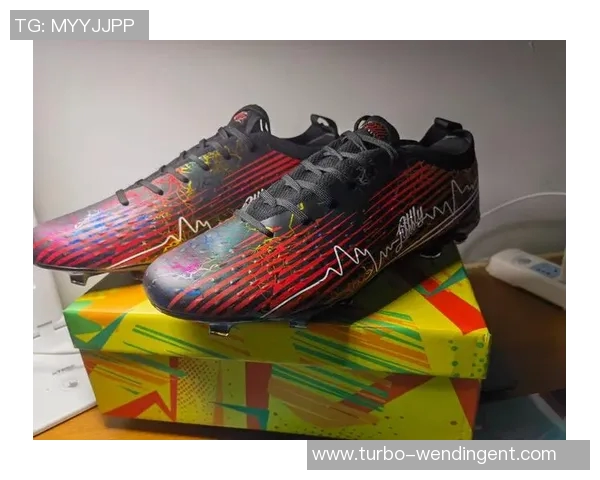 足球球员选择鞋子的秘诀与不同场地适合的鞋款推荐